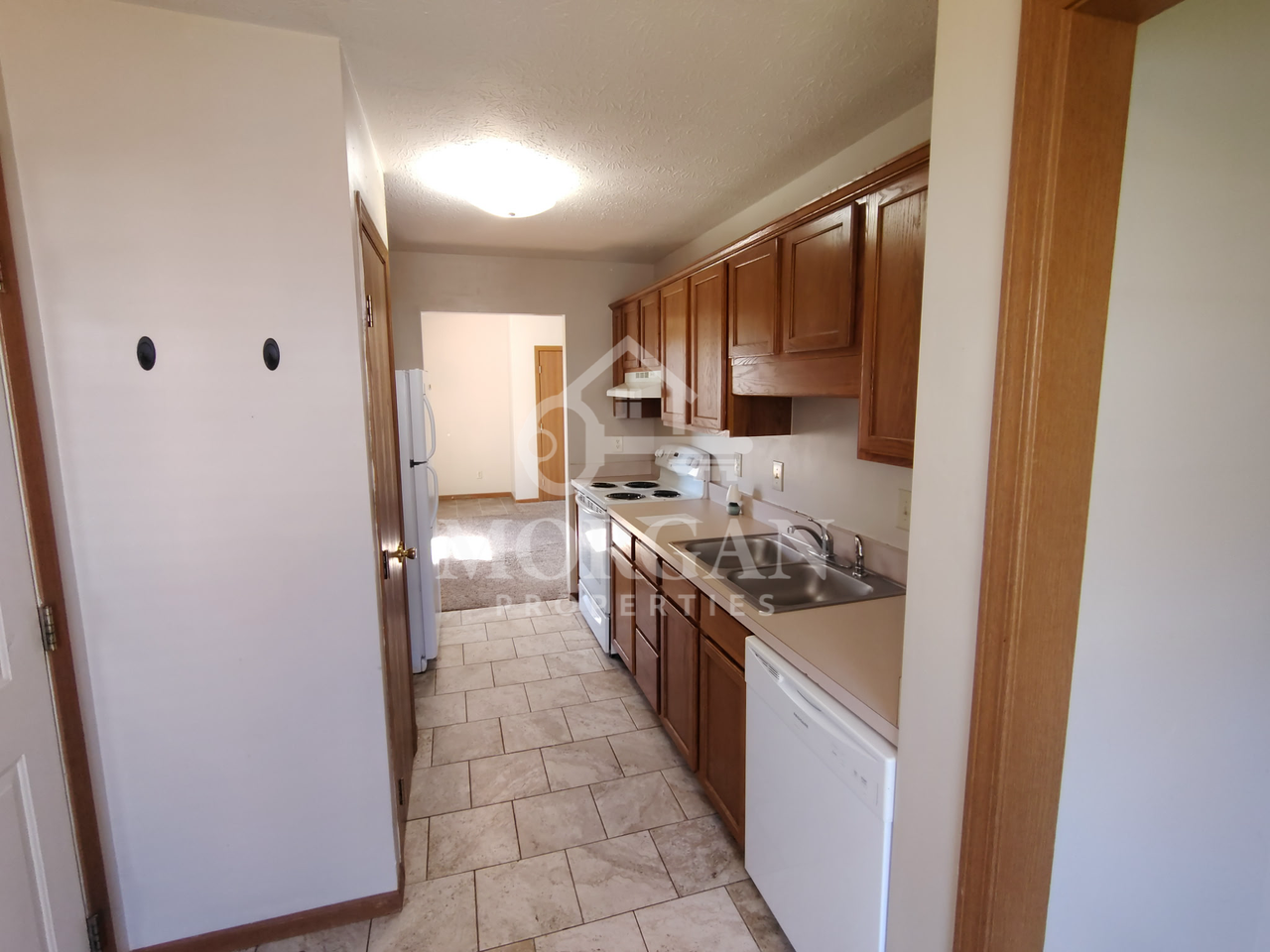 1305 Chesterfield Dr - Photo 3 of 8