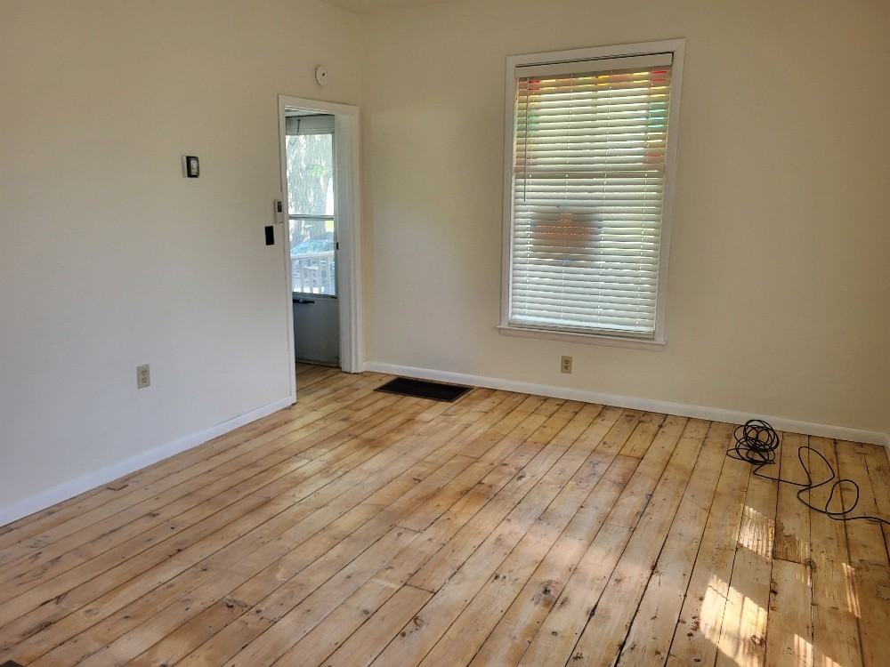 688 W Tompkins St #1 - Photo 3 of 10