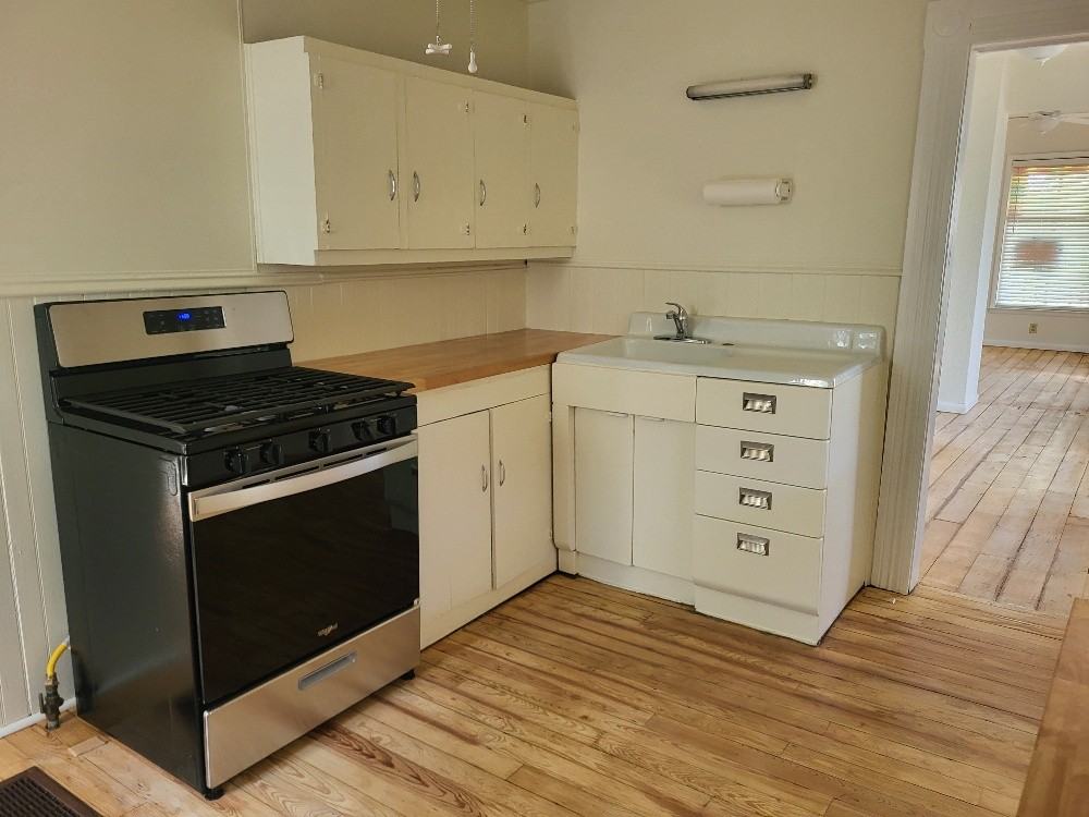 688 W Tompkins St #1 - Photo 5 of 10