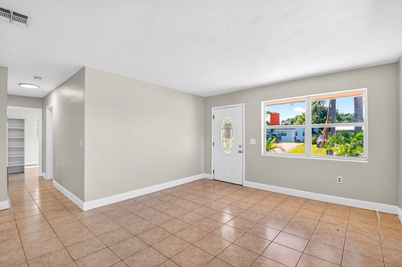 775 Snead Cir - Photo 2 of 23