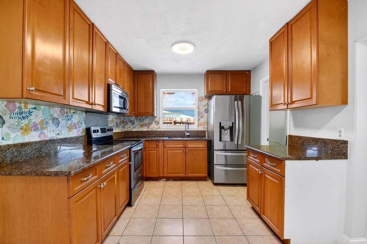 775 Snead Cir - Photo 4 of 23