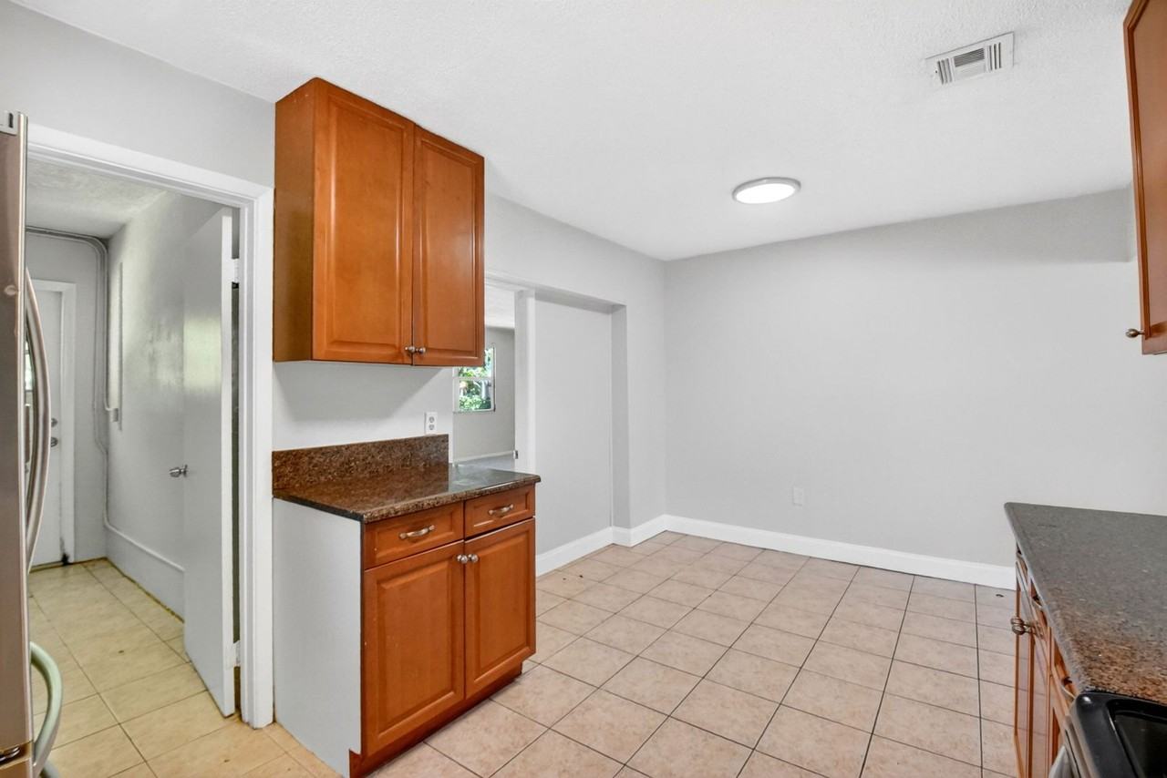 775 Snead Cir - Photo 5 of 23