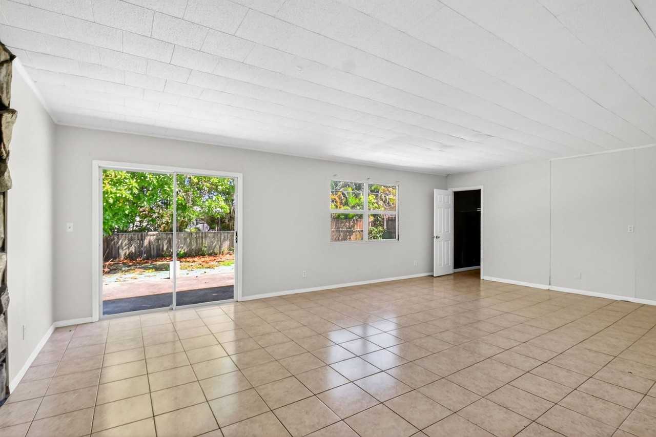 775 Snead Cir - Photo 7 of 23