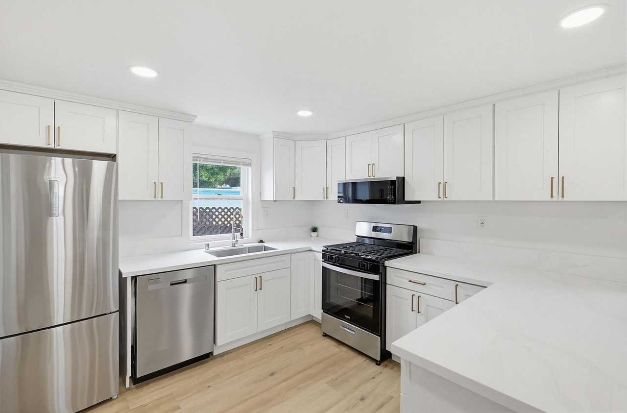 4853 Long Branch Ave - Photo 4 of 9