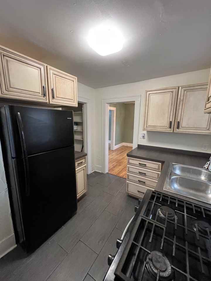1617 Turner St #1 - Photo 3 of 21