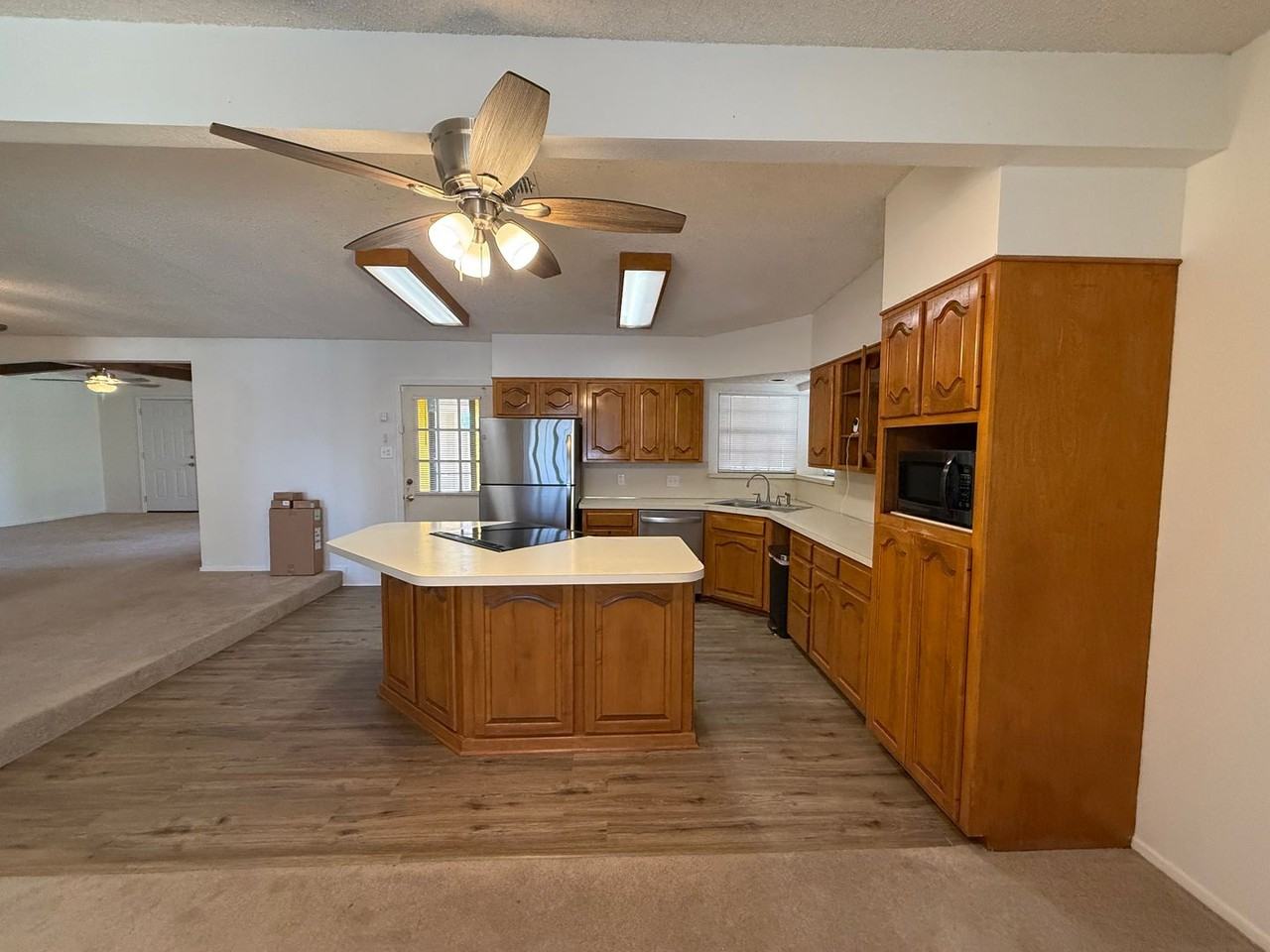 728 Spencer St - Photo 4 of 20