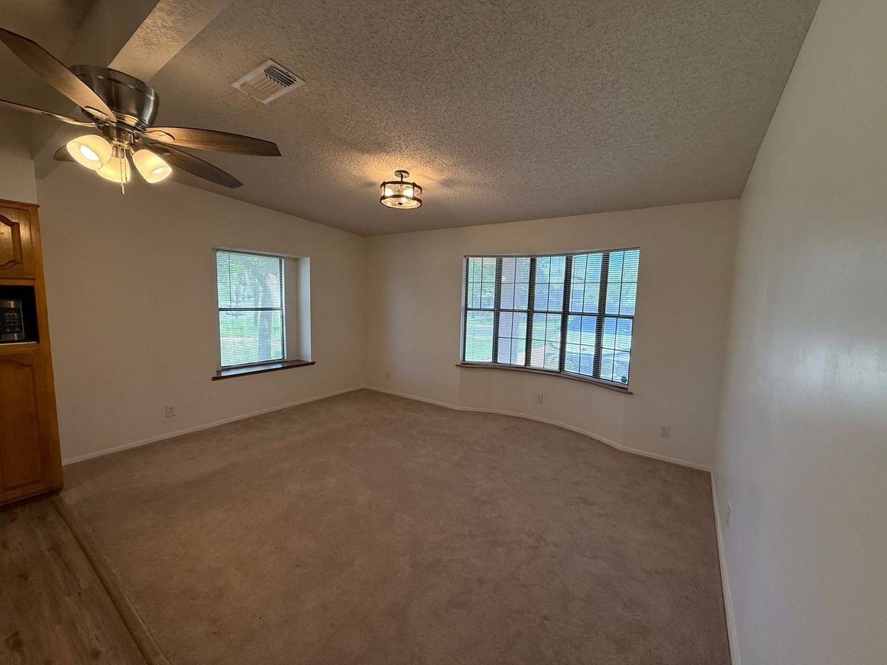 728 Spencer St - Photo 5 of 20