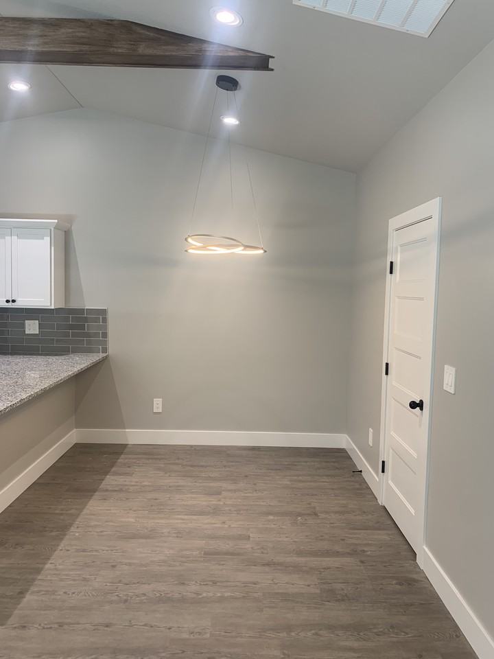 1423 W 37th St N #1 - Photo 3 of 11