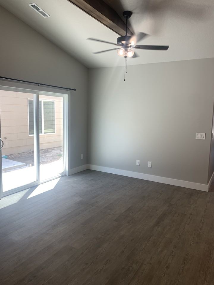 1423 W 37th St N #1 - Photo 4 of 11