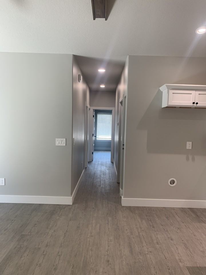 1423 W 37th St N #1 - Photo 5 of 11