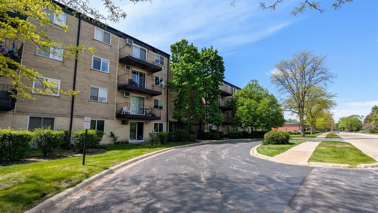 2515 E Olive St Apt 3g #3G - Photo 2 of 16