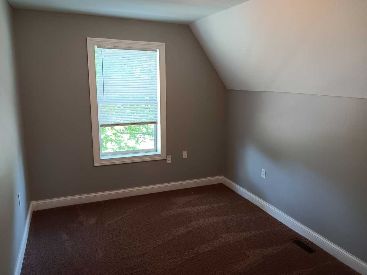 1306 S Limestone St - Photo 6 of 17