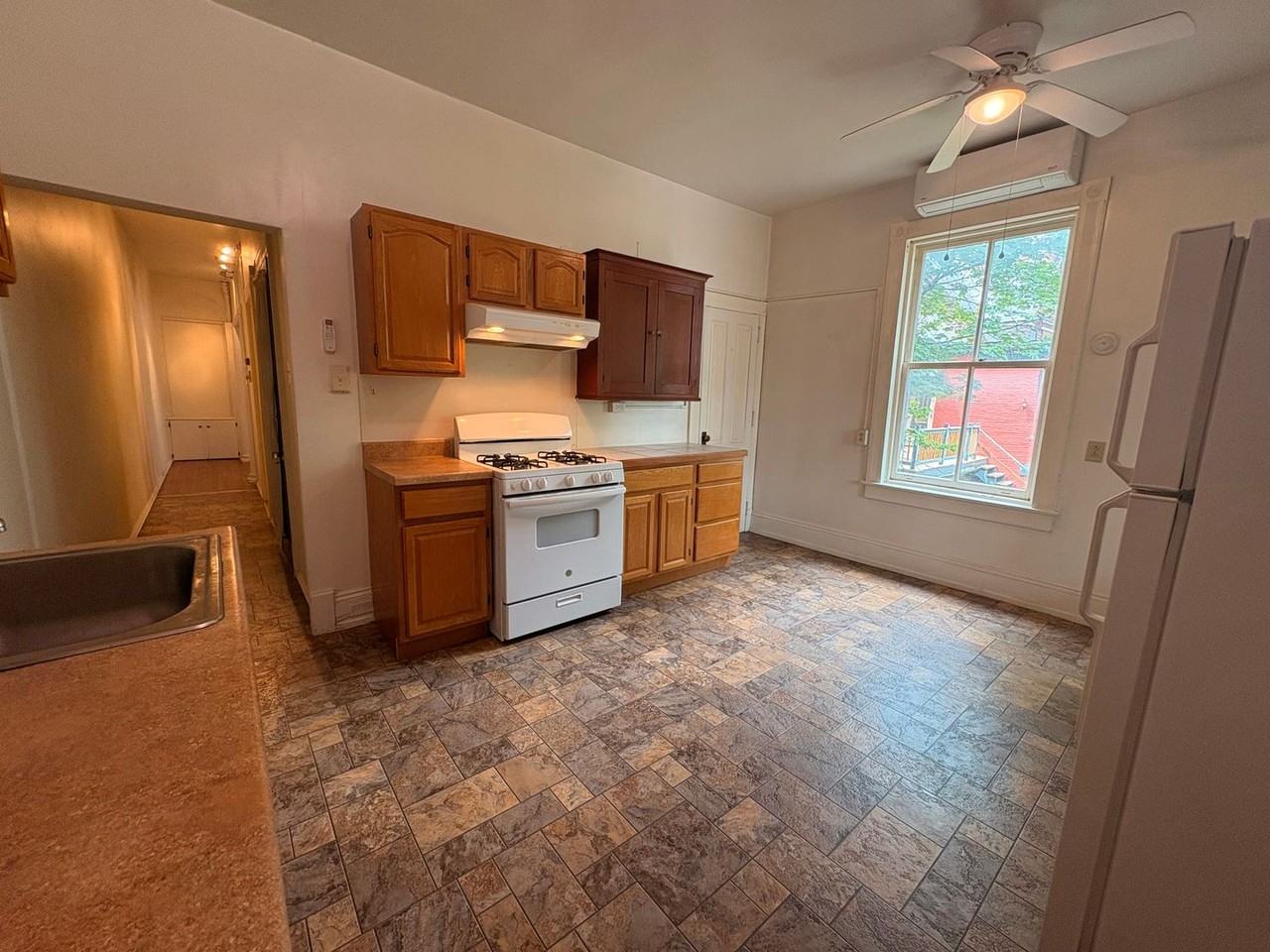 727 S George St - Photo 3 of 15