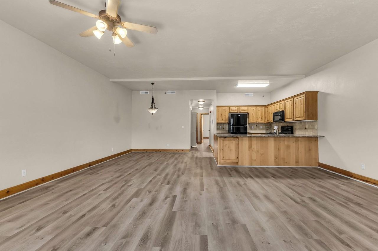 1684 Fox Hollow Ln - Photo 4 of 27