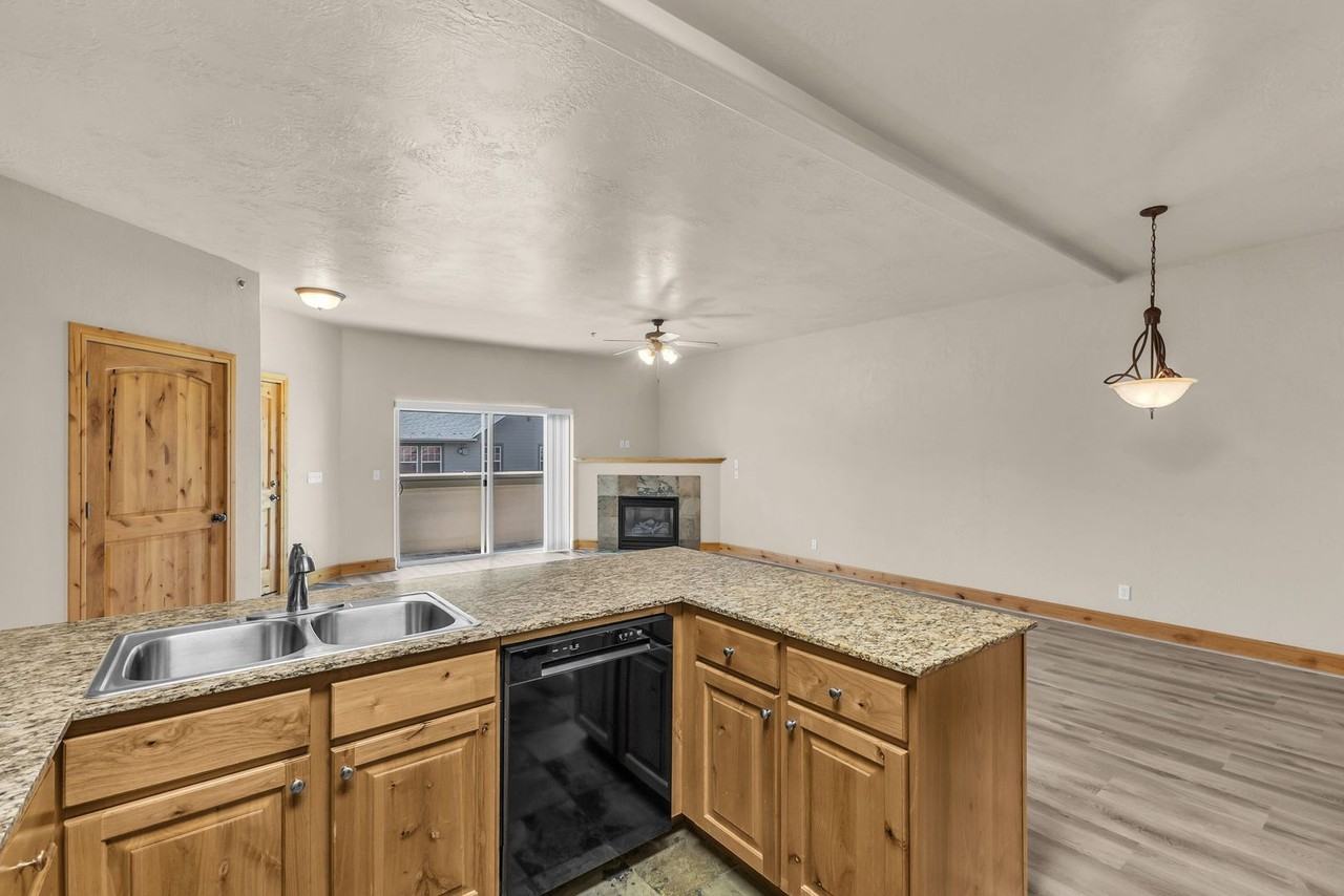 1684 Fox Hollow Ln - Photo 7 of 27