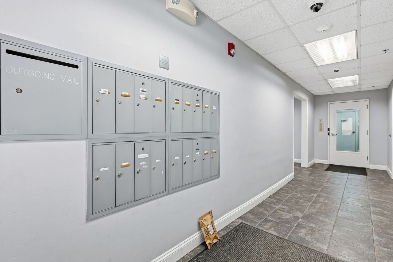 79 W Market St #G - Photo 4 of 41