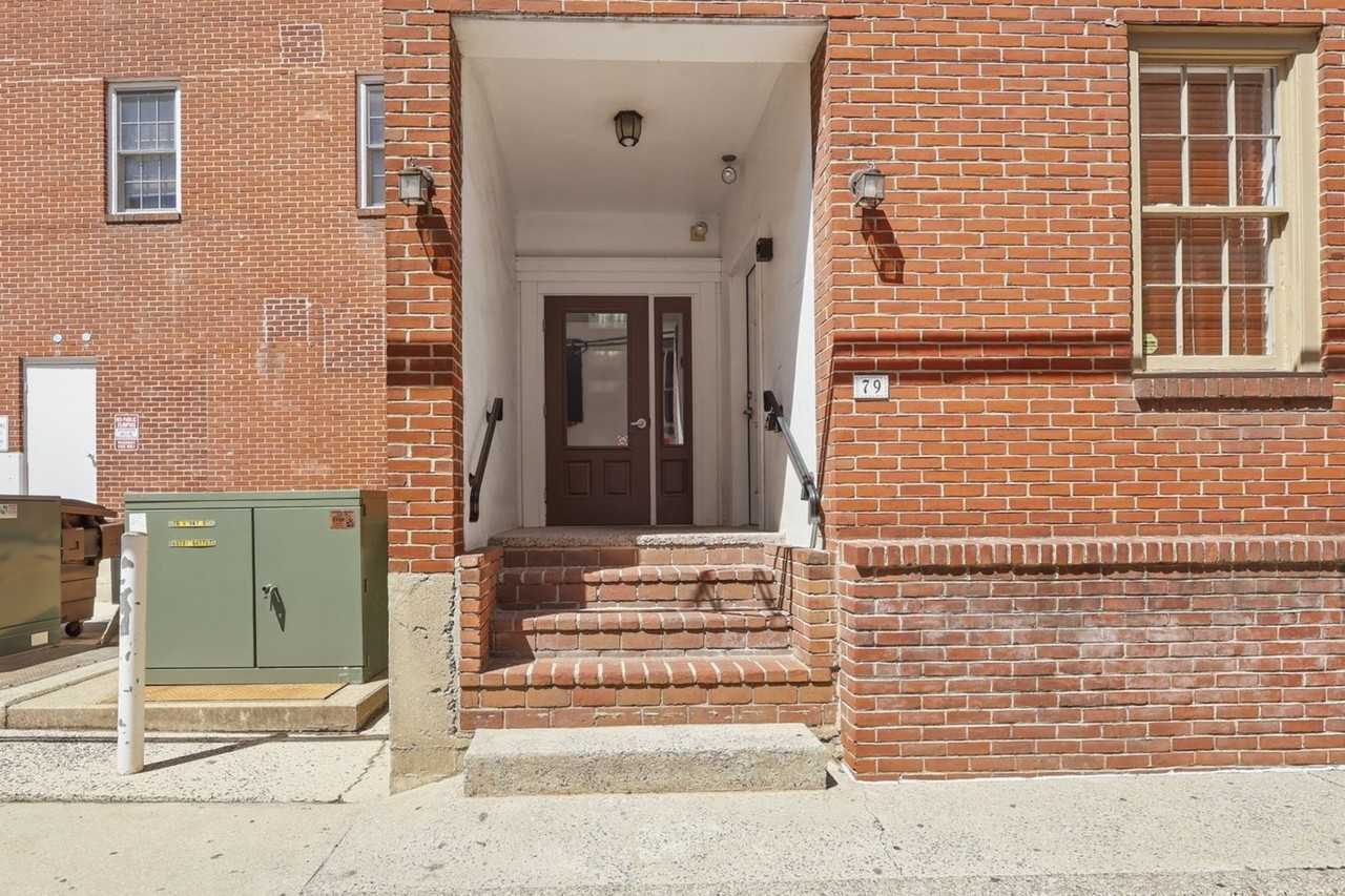 79 W Market St #G - Photo 3 of 41