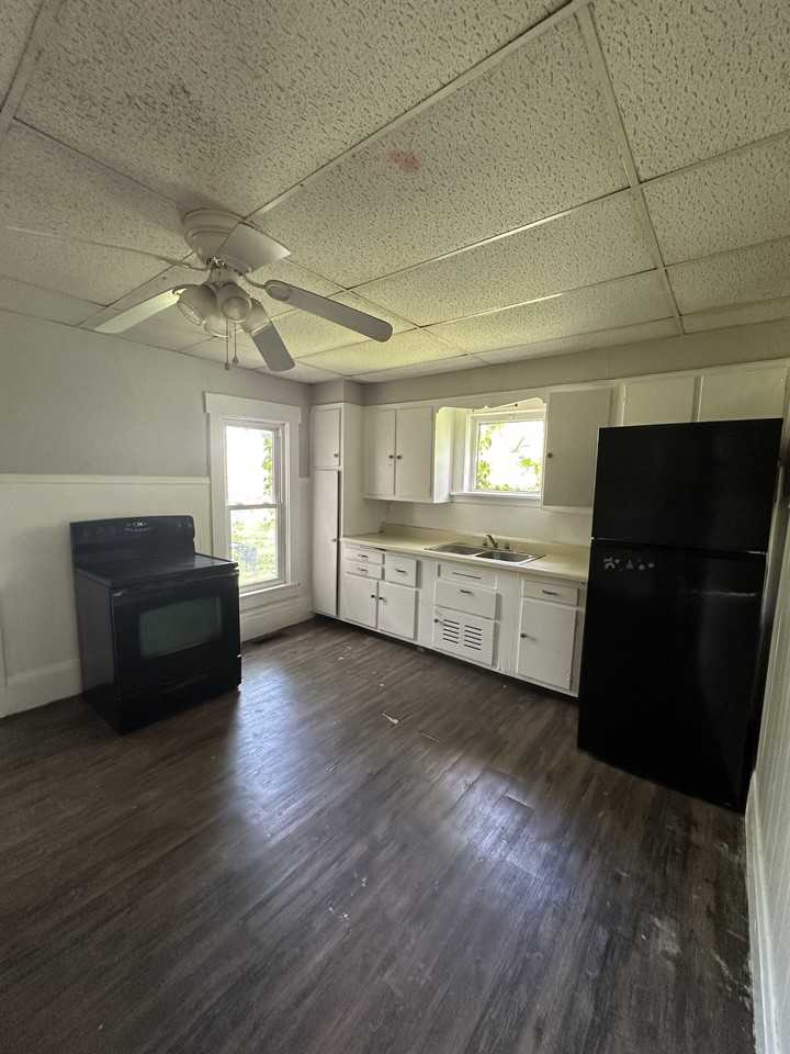 511 S Proud St #1 - Photo 3 of 13