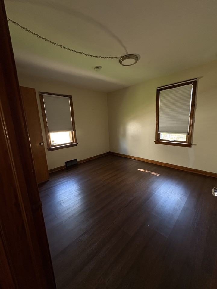 1014 Roslyn Ave Sw #1 - Photo 5 of 7