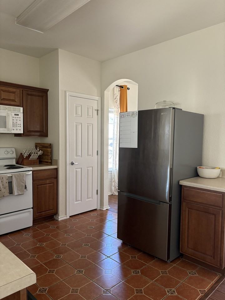 209 Flinn St #1 - Photo 4 of 7