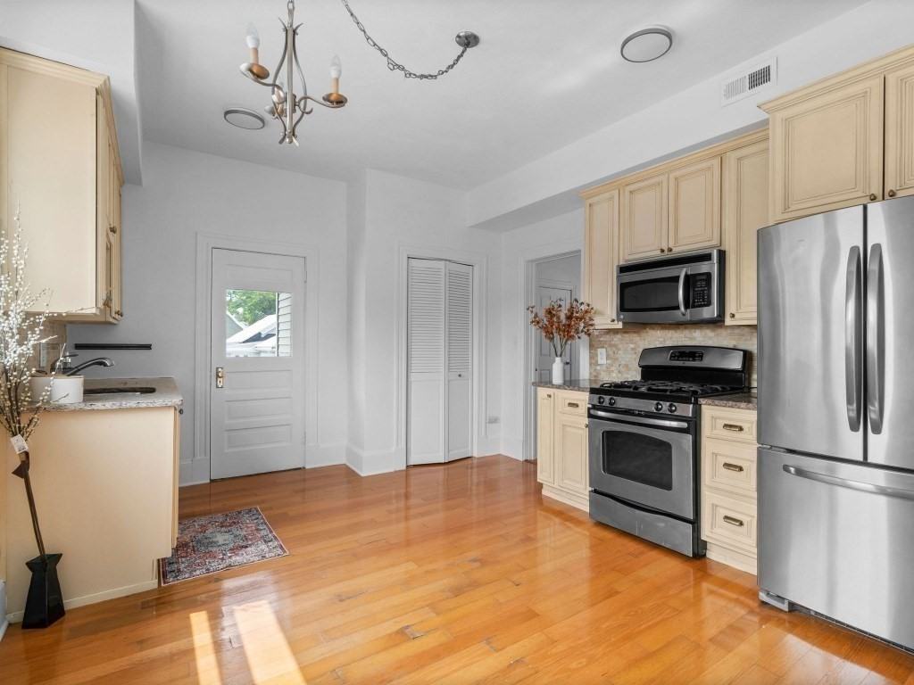 58 Oliver St #2 - Photo 3 of 19