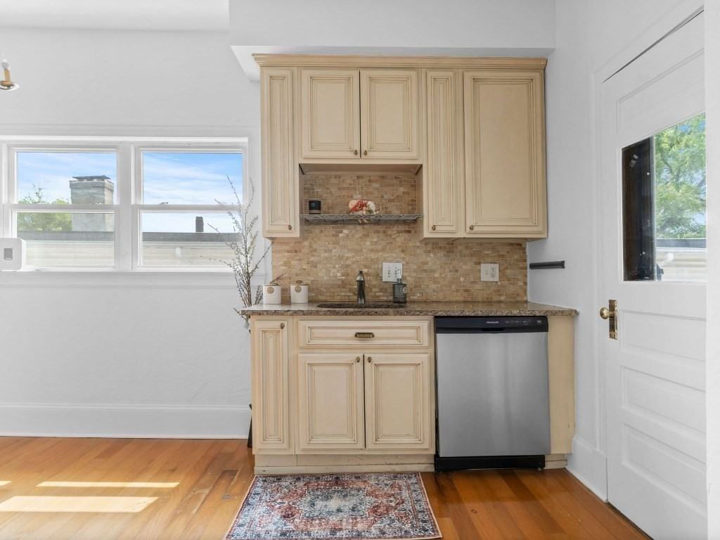 58 Oliver St #2 - Photo 4 of 19