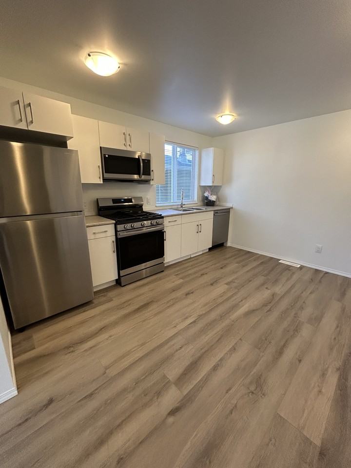 11827 47 Street NW - 11827 Main #11827MAIN - Photo 3 of 14