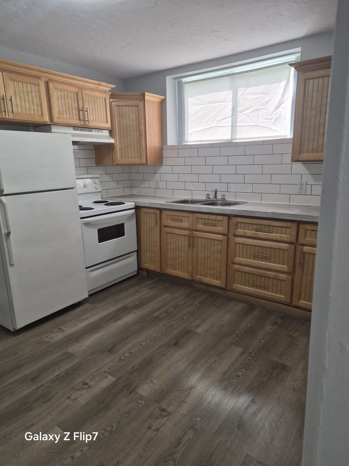 23 Falkland St #3 - Photo 4 of 7