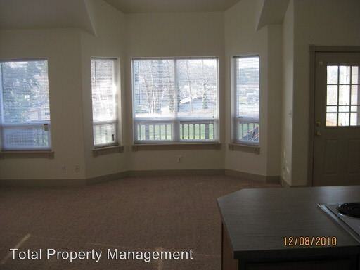 3999 NE Johns Ave - Photo 3 of 9