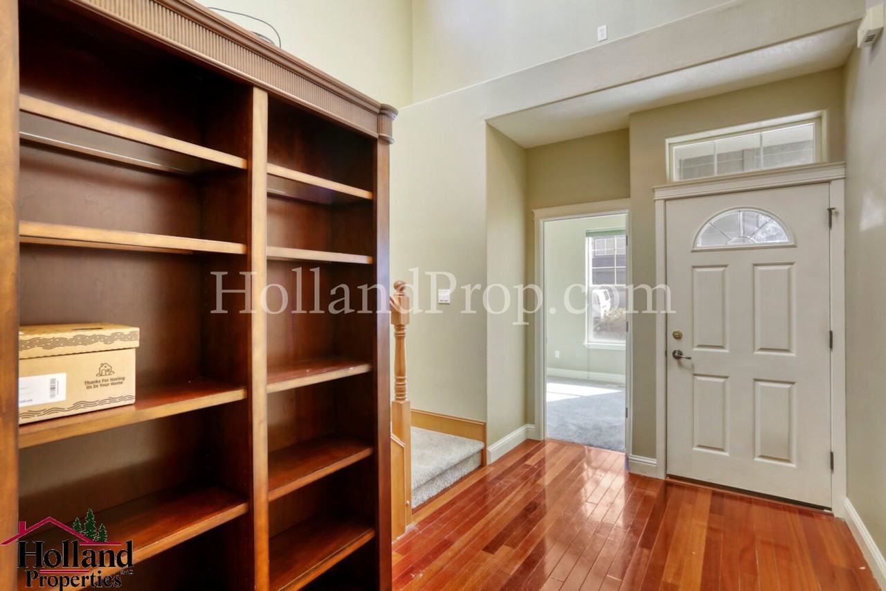2047 Se 48th Ave - Photo 4 of 29