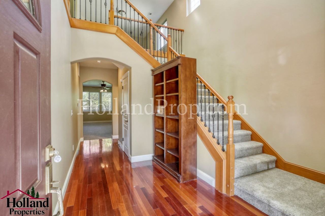 2047 Se 48th Ave - Photo 5 of 29