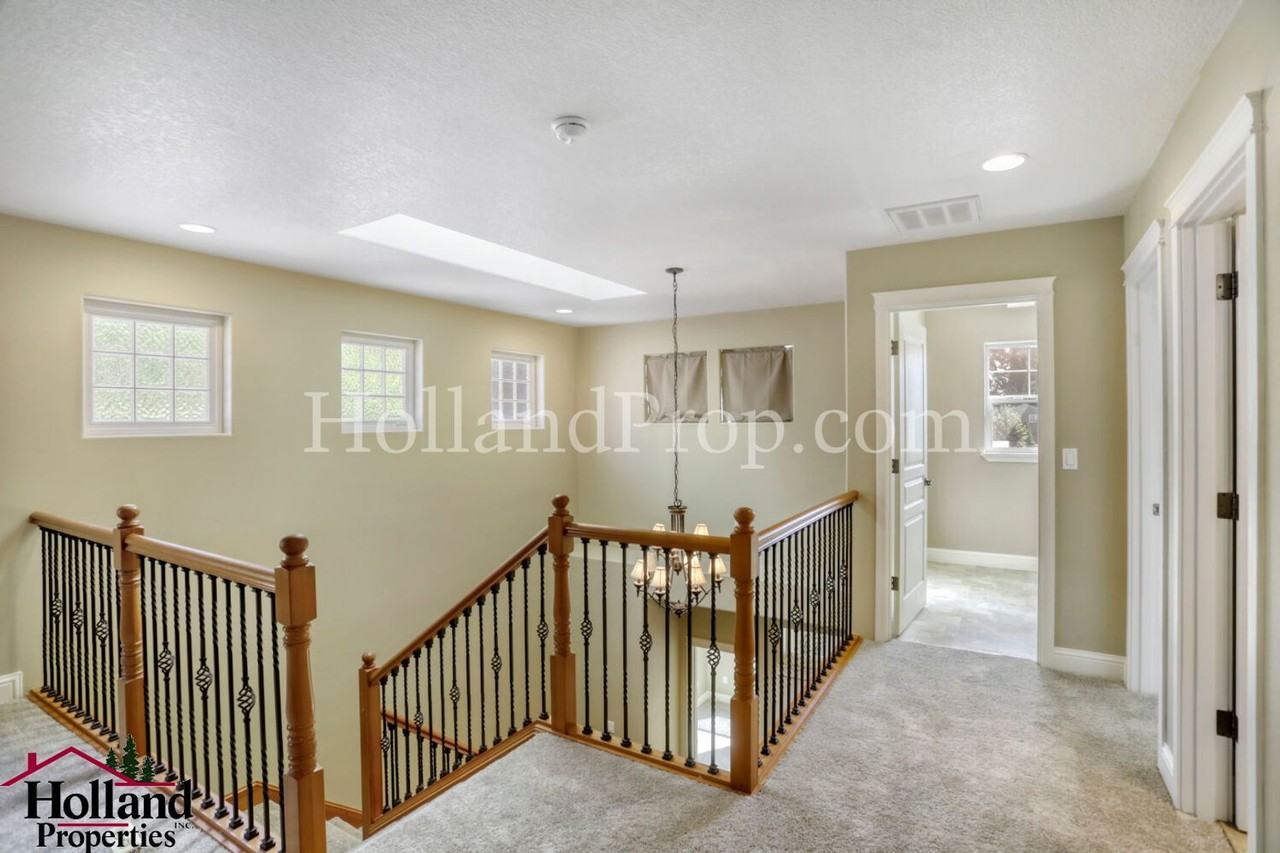 2047 Se 48th Ave - Photo 6 of 29
