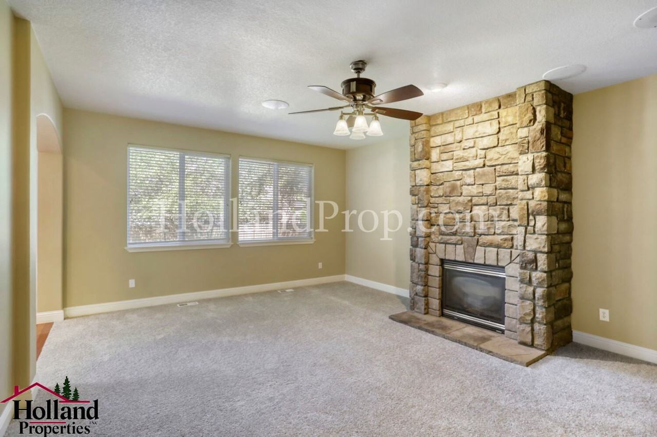 2047 Se 48th Ave - Photo 7 of 29