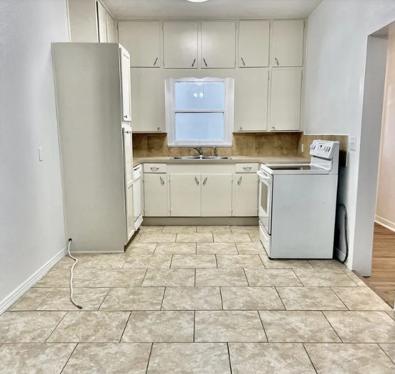 454 Winters St #1 - Photo 6 of 10