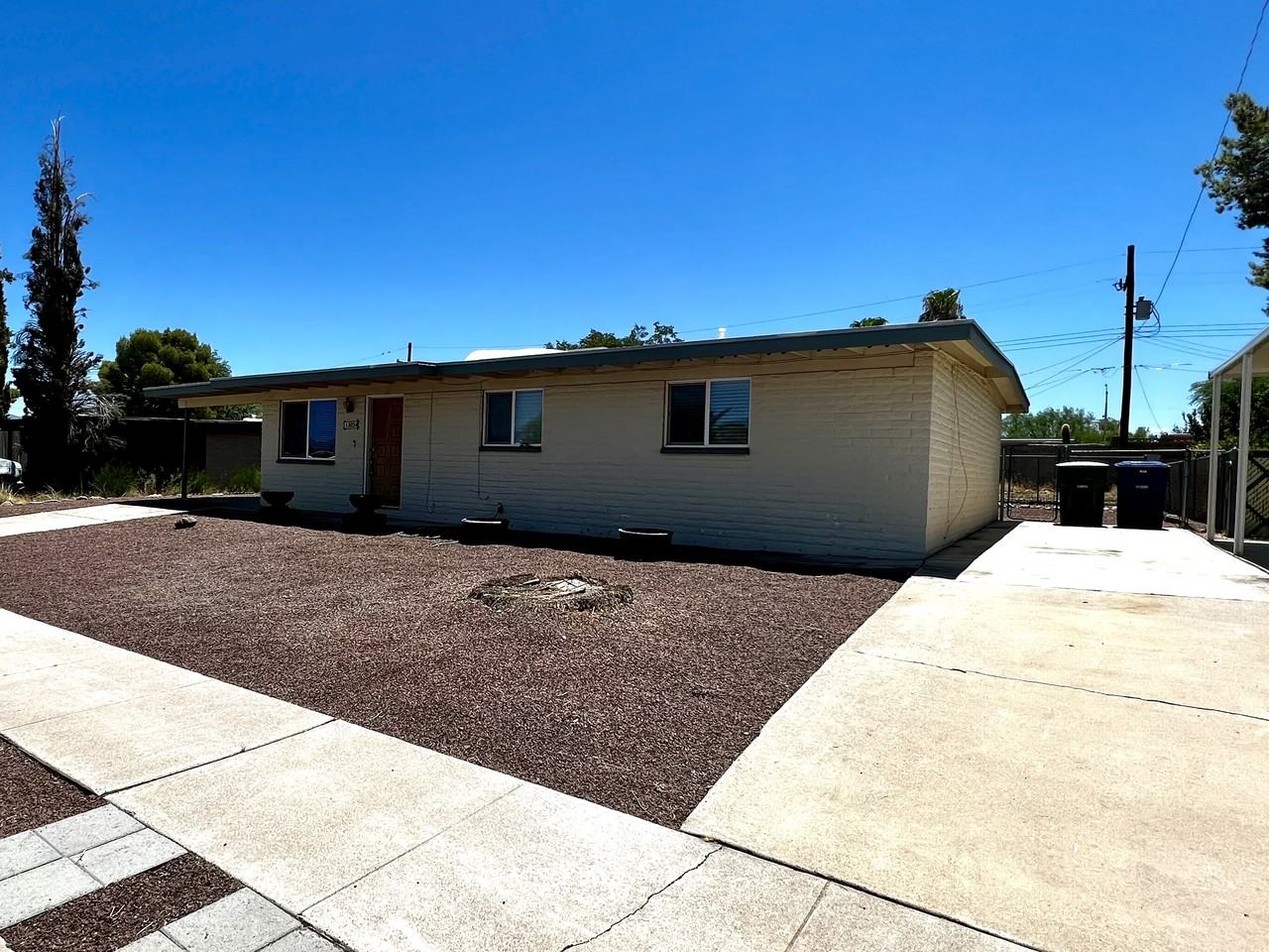8024 E Victoria Dr #1 - Photo 3 of 28