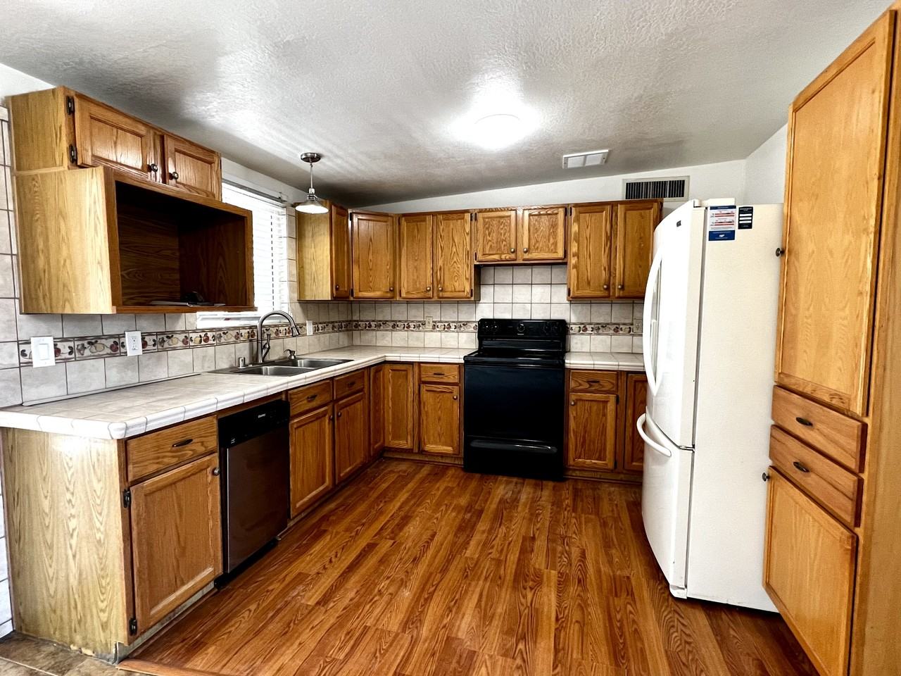 8024 E Victoria Dr #1 - Photo 7 of 28