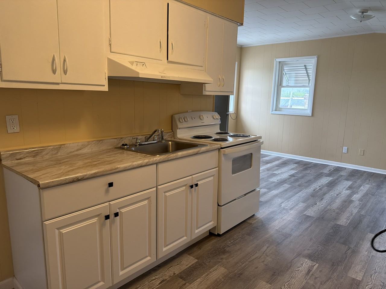 120 E 1st Ave #301 - Photo 2 of 8