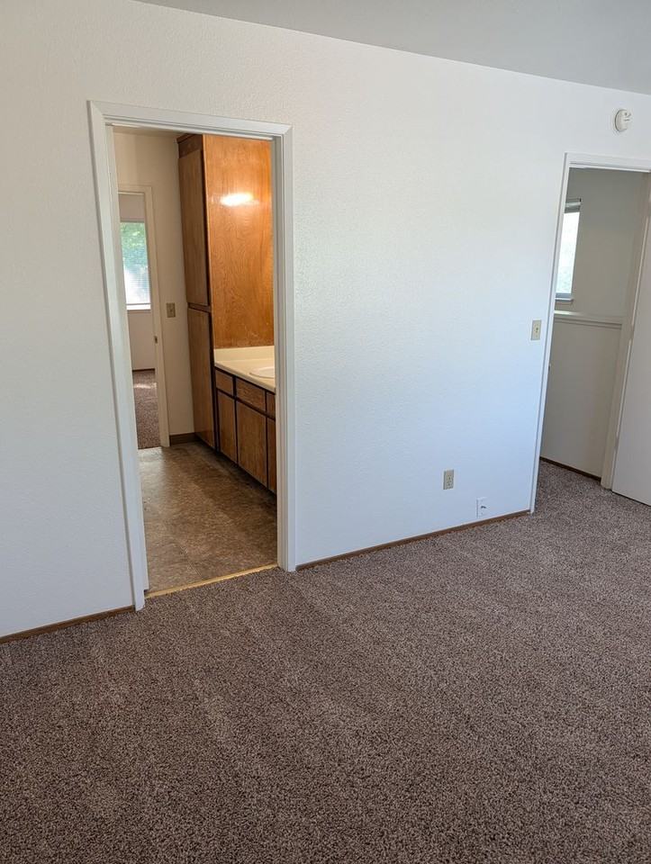 2333 Ferry St - Photo 3 of 22