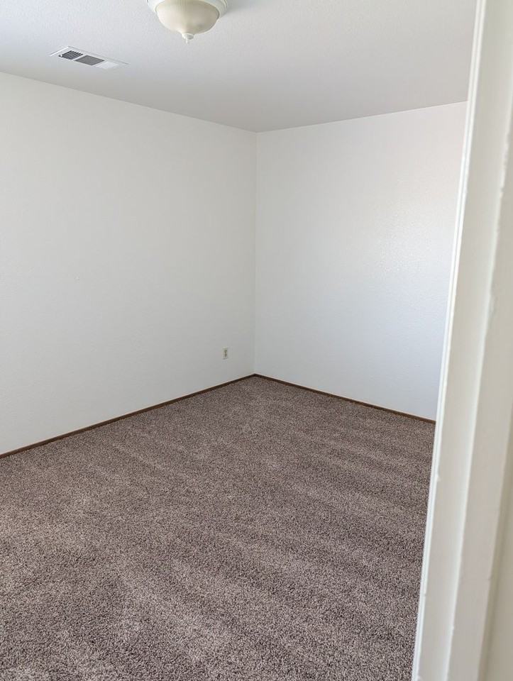 2333 Ferry St - Photo 6 of 22