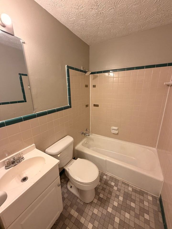 1582 Martha Ct - Photo 6 of 17