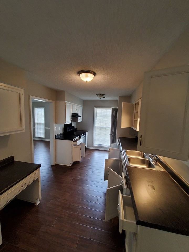 7068 Snyder Rd - Photo 2 of 5