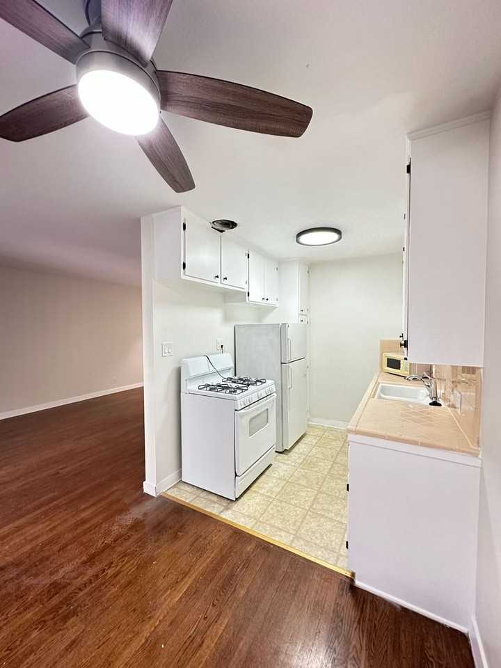 1015 E Appleton St - Photo 4 of 13