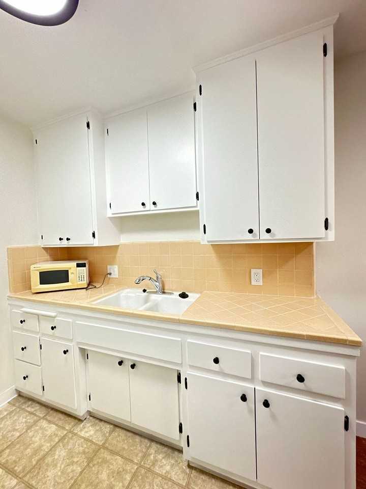 1015 E Appleton St - Photo 5 of 13