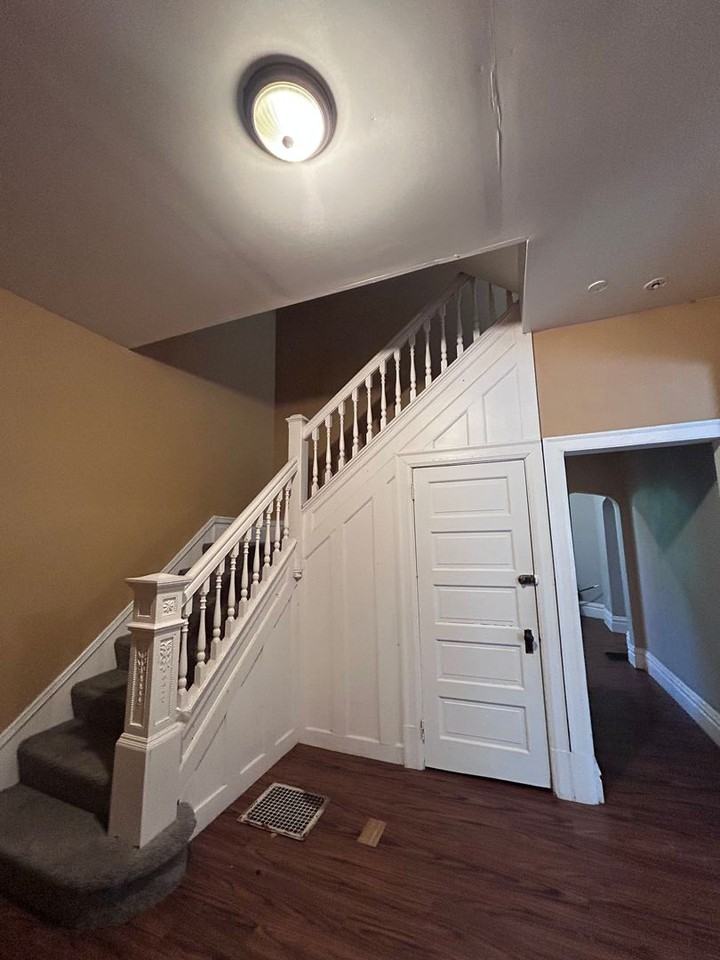 218 W Burgess St - Photo 3 of 22