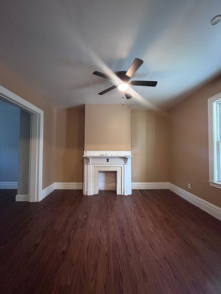 218 W Burgess St - Photo 5 of 22