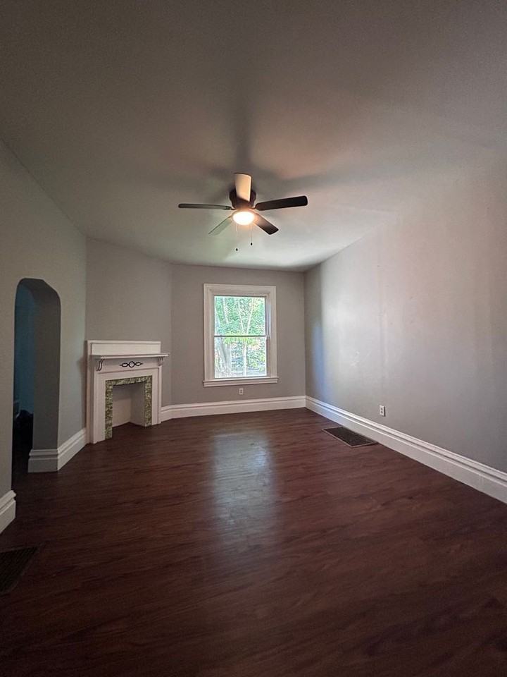 218 W Burgess St - Photo 7 of 22