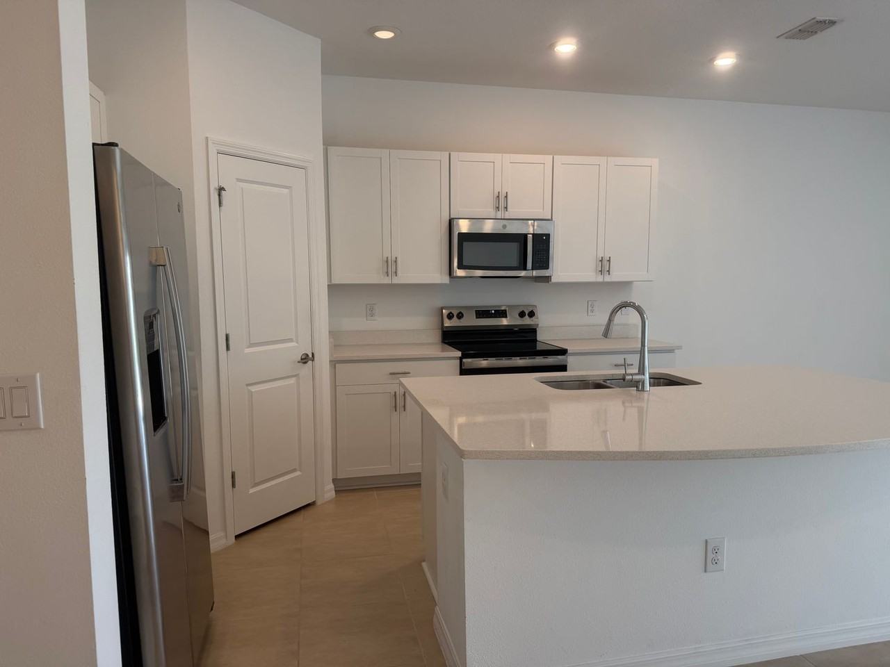 11820 Glenside Ter - Photo 4 of 49