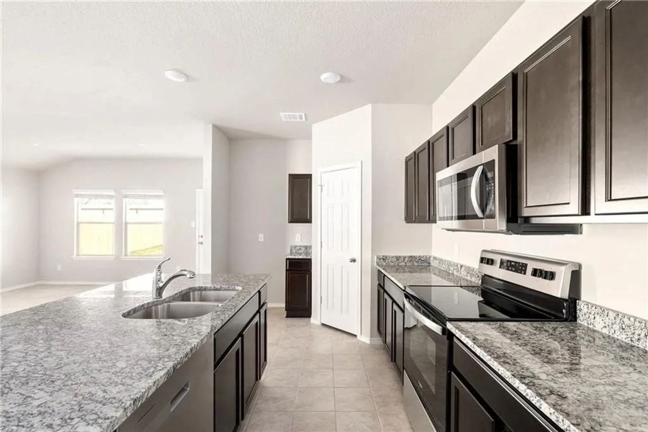 1706 Jarma Dr - Photo 2 of 12