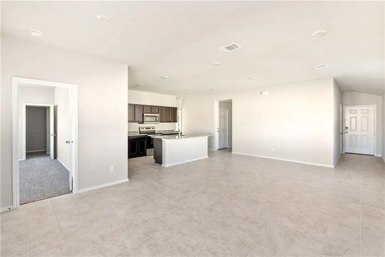 1706 Jarma Dr - Photo 3 of 12