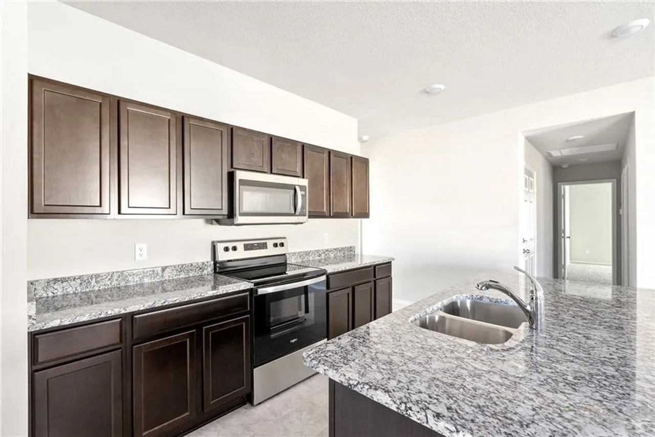 1706 Jarma Dr - Photo 5 of 12